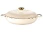 Cocotte en fonte émaillée crème avec couvercle et bouton doré.