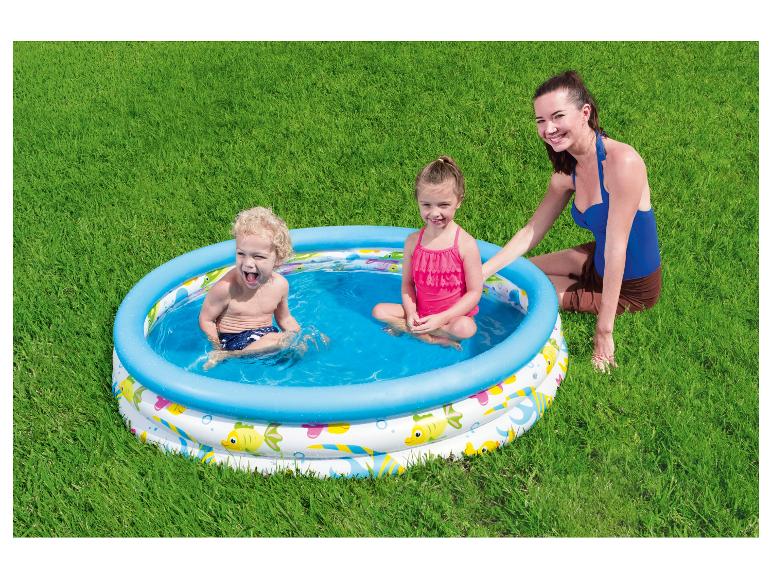Piscine gonflable pour enfants, décor poissons, jeux d'eau.