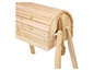 Un cheval en bois avec une corde.