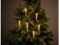 Sapin de Noël artificiel avec bougies LED allumées, sur fond sombre.