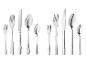Ensemble de couverts SilverCrest avec couteaux, fourchettes et cuillères de tailles variées.