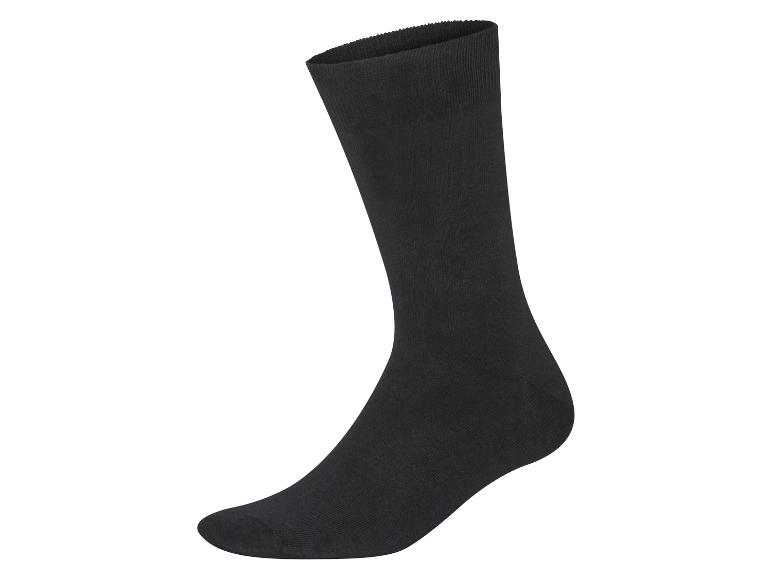Une chaussette noire classique.
