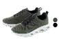 Chaussures de sport vertes avec semelle blanche et lacets noirs