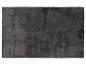 Tapis gris foncé, texture fourrure épaisse.