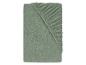 Drap-housse vert avec bords élastiques, en tissu mousseline texturé.