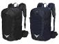 Deux sacs à dos Crivit, un noir et un bleu, avec un petit sac supplémentaire.