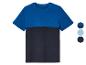 Un t-shirt bleu et bleu foncé à manches courtes.