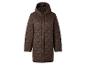 Manteau matelassé marron avec capuche et fermeture boutonnée.