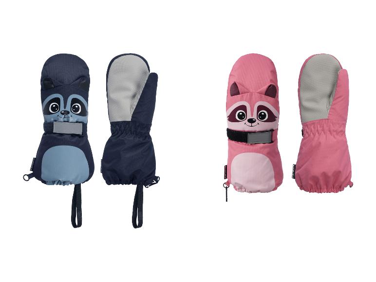 Deux paires de moufles pour enfants sur le thème du raton laveur, une bleue et une rose, avec des sangles réfléchissantes.