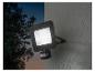 Spot LED extérieur avec détecteur de mouvement, installé sur un mur.
