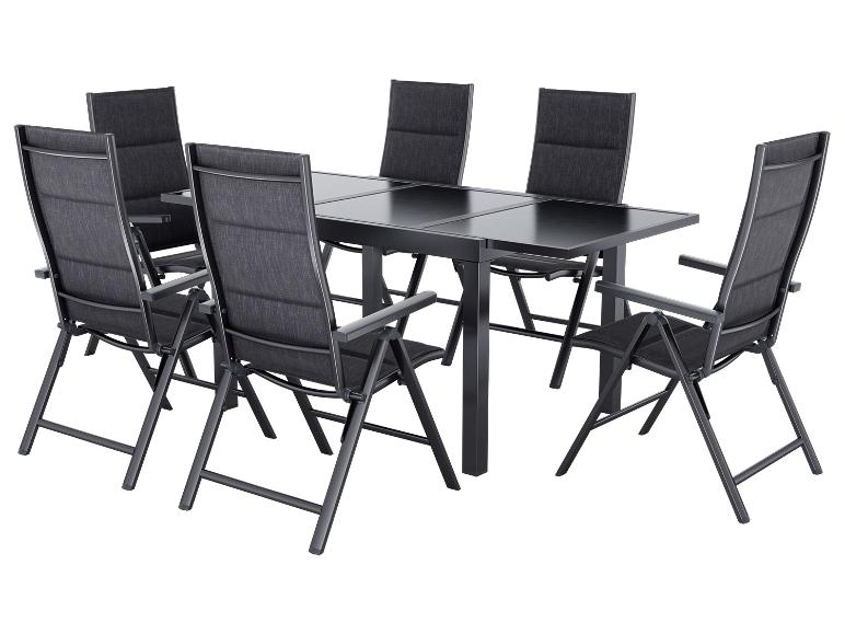 Ensemble de salle à manger de jardin gris foncé avec table extensible et six chaises pliantes.