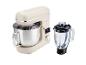 Un robot pâtissier crème Silvercrest avec un blender.