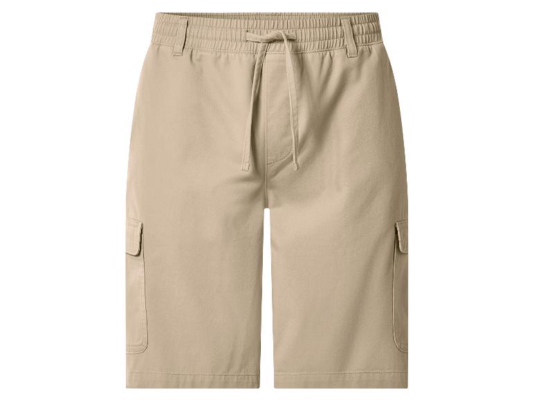 Shorts cargo beiges avec taille élastique et cordon de serrage.