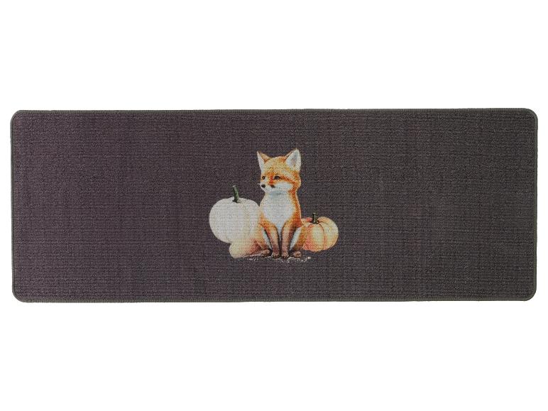 Tapis de couloir avec un dessin de renard et de citrouilles.