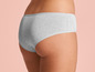 Une culotte en coton gris.