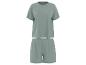 Ensemble pyjama vert femme avec t-shirt et short.