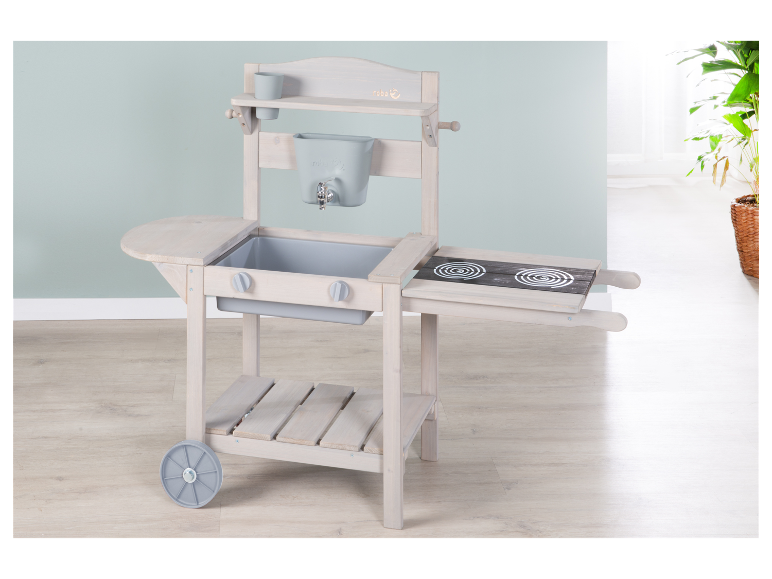 Cuisine en bois Roba pour enfant avec évier et cuisinière sur roulettes.