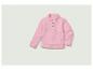 Un sweat-shirt rose en polaire à boutons.