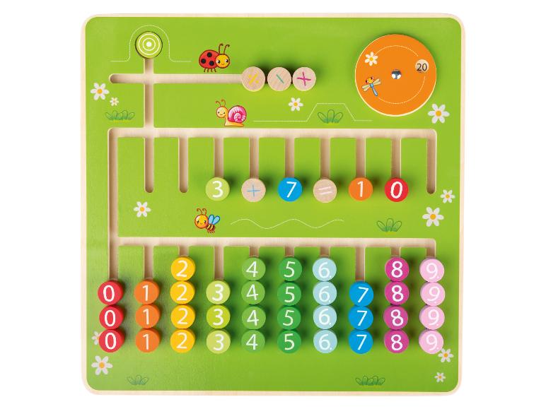 Jouet éducatif en bois avec labyrinthe, chiffres et opérations mathématiques.