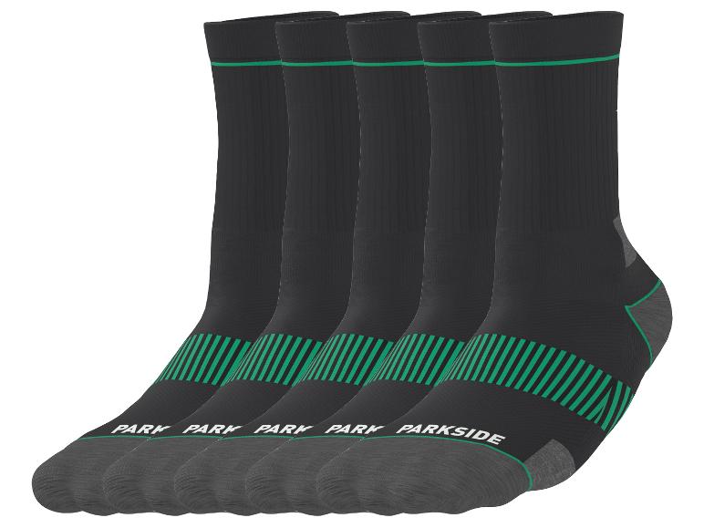 Cinq paires de chaussettes noires avec des détails verts et la marque PARK/PARKSIDE.
