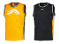 Deux maillots de basket Crivit, un jaune et un noir.
