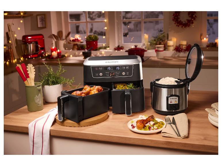 Friteuse à air et cuiseur à riz SilverCrest dans une cuisine décorée de fête.