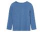 Un t-shirt bleu à manches longues pour enfants.