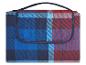 Plaid de pique-nique bleu et rouge à carreaux, avec poignée.