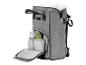 Un sac à dos gris pour bébé avec des couches et des biberons.