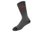 Une paire de chaussettes grises avec des détails orange.