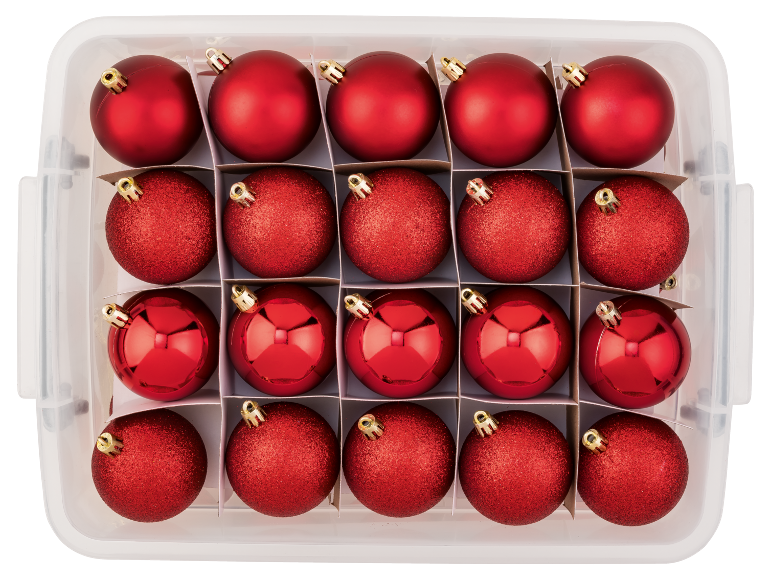 Boules de Noël rouges de différentes textures, rangées dans une boîte transparente compartimentée.