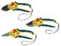 Trois paires de sécateurs jaunes et bleus, deux à lames courbes et un à lames droites.