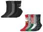 Deux lots de cinq paires de chaussettes : unies, à motifs et chaussettes de Noël.