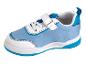 Chaussures de sport bleu et blanc pour enfant.