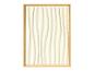 Un cadre en bois avec un design de sable blanc en relief.