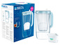 Une carafe filtrante à eau Brita avec une carafe en verre, comprenant un filtre Maxra Pro.