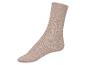 Une chaussette en laine beige à côtes.