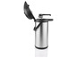 Une carafe isotherme en acier avec un couvercle et un bec verseur noirs.