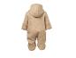 Combinaison bébé en laine beige avec capuche et revers aux manches et aux pieds.