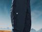 Pantalon noir avec fermeture éclair sur fond de montagnes.