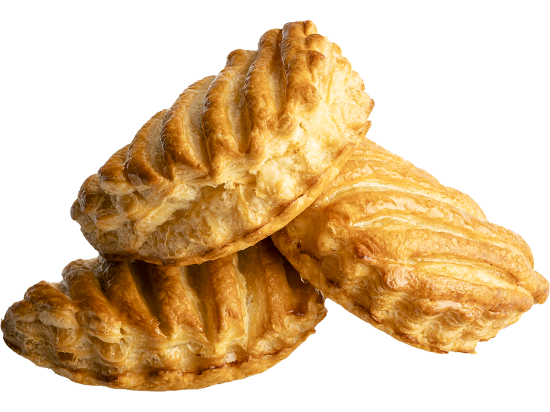 Trois feuilletés dorés à la surface striée.
