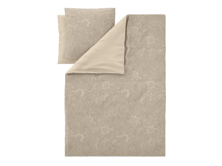 Parure de lit beige à motif floral avec housse de couette et taie d'oreiller assortie.