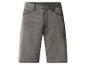 Short en jean gris pour homme avec poches et bouton.