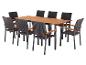 Ensemble de salle à manger d'extérieur avec table à lattes en bois et huit chaises tressées foncées avec accoudoirs
