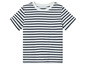 Un t-shirt blanc à rayures marine.