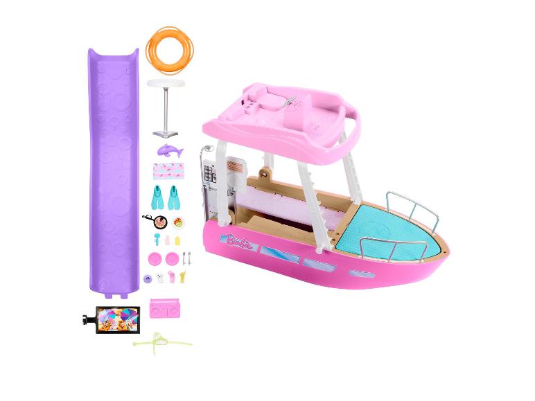 Ensemble de jeu Barbie avec bateau rose et accessoires de plage.