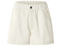 Short blanc avec élastique à la taille.