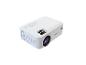 Projecteur vidéo blanc avec commandes sur le dessus et objectif visible.