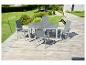 Ensemble table et chaises de jardin gris moderne.