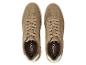 Paire de baskets basses marron clair pour hommes, avec lacets et semelles blanches.